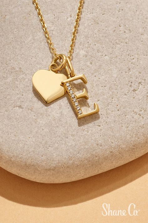 Gold Jewelry Prom, E Letter, Initial E, Initial Heart Necklace, Alphabet Jewelry, Pretty Jewelry Necklaces, Gold Rings Fashion, Diamond Jewelry Designs, Baby Jewelry