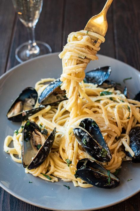 Pasta with Mussels Linguine With Mussels, Prawn And Mussel Pasta, Pasta With Muscles, Creamy Mussel Pasta, Muscles And Linguine, Spaghetti And Mussels, Mussels In Garlic Butter Sauce, Spaghetti With Mussels, Pasta With Mussels Recipes