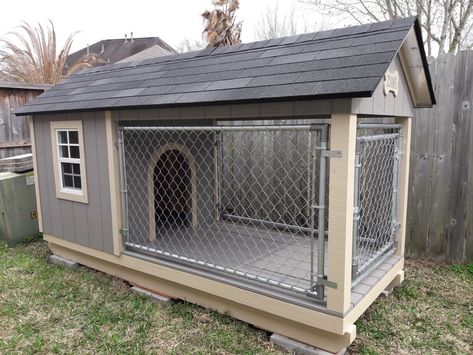 Large Outdoor Dog Kennel, Doghouse With Porch, Dog House Kennel Outdoor, Dog Home Ideas Outdoor, Outside Dog Shelter, Shed Kennel Ideas, Cute Dog Houses Outdoor, Dog Kennels Diy Outdoor, Dog Homes Outdoor