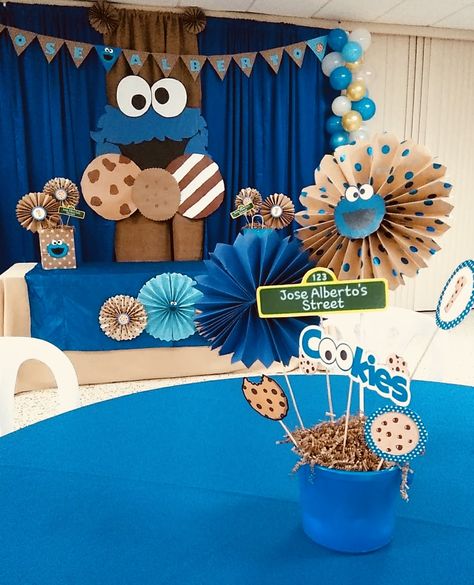 Cookie Monster 1st Birthday Decorations Diy, Diy Cookie Monster Decorations, Cookie Monster 1st Birthday Decorations, Cookie Themed Party, Cookie Monster Backdrop, Cookie Monster Decorations, Cookie Monster Centerpiece, Monster Birthday Decorations, Cookie Monster Party Decorations