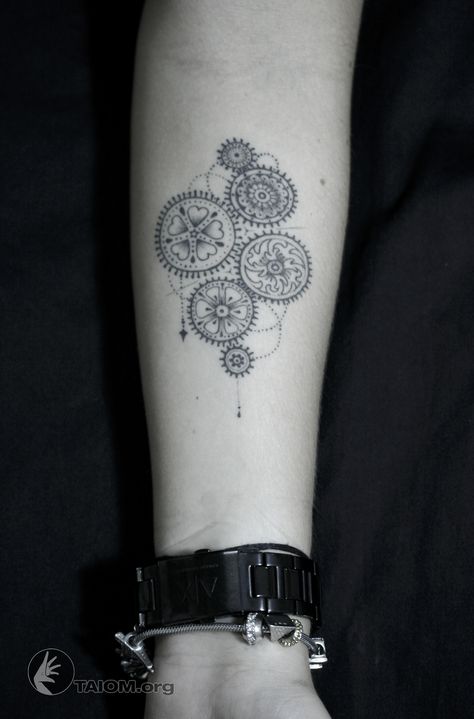 Gears Gear Tattoo, Black And White Tattoo, Steampunk Tattoo, Muster Tattoos, Trash Polka, White Tattoo, Great Tattoos, Skin Art, Piercing Tattoo