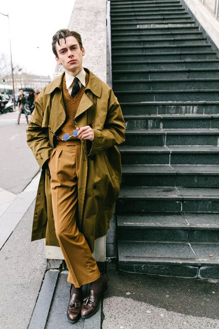 The Best Street Style From Paris Fashion Week Mens Layered Fashion, Great Coat Men, Creative Mens Fashion, Mens Posing, Cool Style Outfits, Andro Fashion, Mode Poses, Masculinity Quotes, Mens Fashion Retro