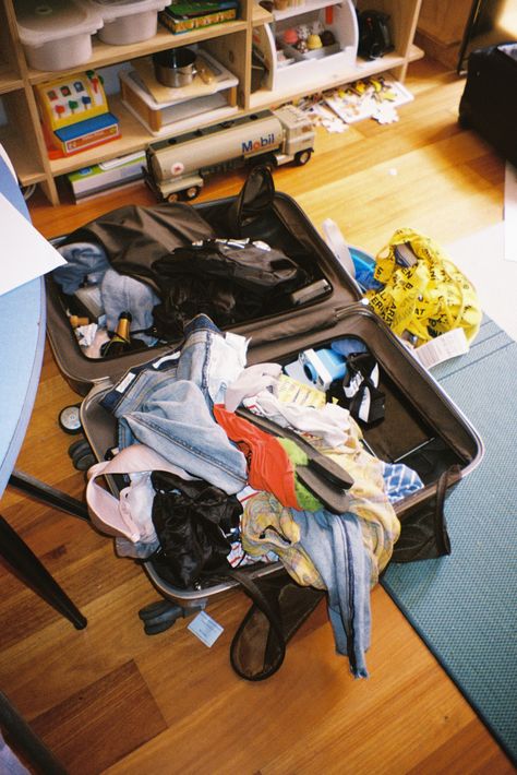 for the messy packers Messy Suitcase Aesthetic, Packing My Bag, Packed Bags, Packed Suitcase, Packing Aesthetic, Traveling Luggage, Packing A Suitcase, Messy Clothes, Broken Iphone