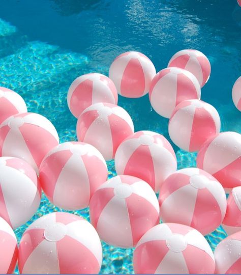 ✧♛ 𝐮𝐰𝐮𝐥𝐞𝐥𝐞 ♚✧ Barbie Bachelorette Pool Party, Ibiza Pool Party Decor, Bachelorette Pool Decorations, Vintage Pool Party Aesthetic, Beach Ball Aesthetic, Tropical Pink Aesthetic, Barbie Floaties, Pink And White Pool Party, Pink Pool Party Ideas