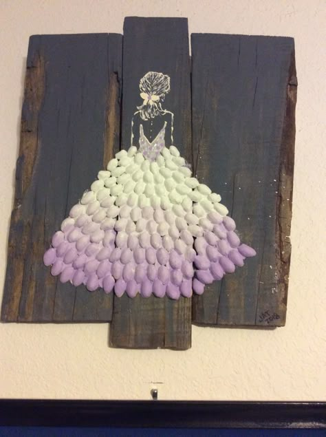 Pistachio shell art on old boards by Jat 2018. Art From Pistachio Shells, Pistachio Shells Art, Diy From Pistachio Shells, Pista Shell Painting, Pistachio Art Ideas, Pistachio Shell Crafts Creative, Pistachio Shell Art, Art With Pistachio Shells, Crafts With Pistachio Shells