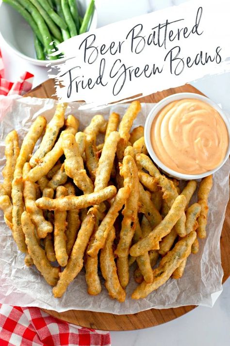 Deep Fried Green Beans, Fried Green Bean Recipes, Sriracha Dipping Sauce, Sriracha Dip, Beans Baked, Fried Green Beans, Beer Battered, Fried Green, Kitchen Fun