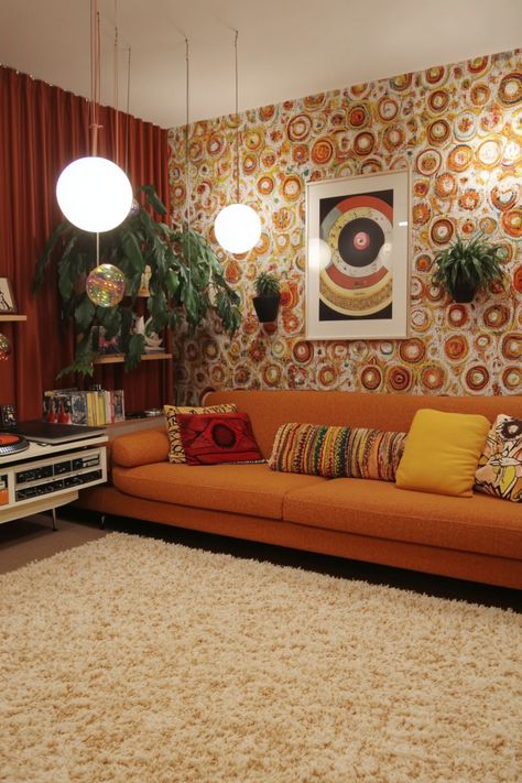 Turn your home back in time with these retro decor ideas and tips. Retro Brick Wall, 70s House Party Aesthetic, 70s Orange And Green Aesthetic, 1960 Home Decor, 1970s Home Interior, 70’s Inspired Living Room, Retro Boho Decor, 70s Retro Decor, 1970s House Interior