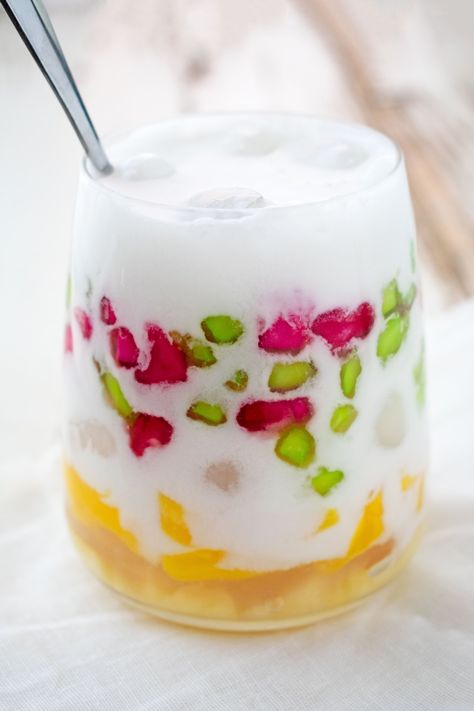 Vietnamese Rainbow Coconut Dessert (Che Suong Sa Hat Luu) – Scruff & Steph Essen, Che Recipe Vietnamese, Vietnamese Drink Recipes, Vietnamese Desserts, Canned Jackfruit, Filipino Food Dessert, Honeycomb Cake, Vietnamese Dessert, Coconut Drink