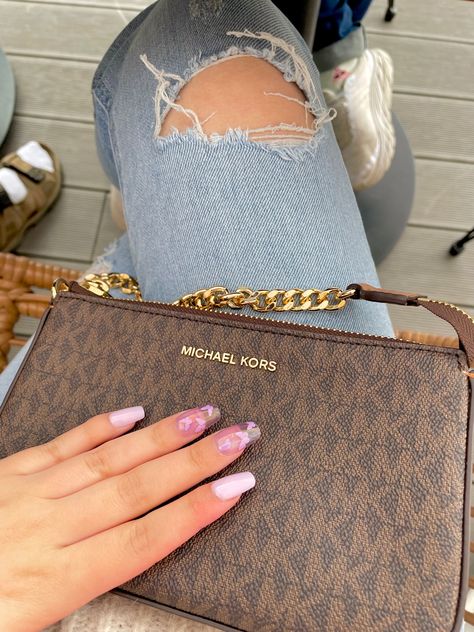 Micheal Kors Aesthetics, Michael Kors Bag Aesthetic, Michael Kors Bag Outfit, Black Bag Outfit, Dream Bags, Mk Purse, Mk Bags, Michael Kors Purse, Fancy Bags