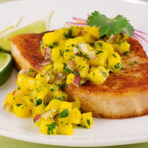 oven baked swordfish with mango and ginger sauce Cobia Recipes, Baked Swordfish, Grilled Swordfish, Swordfish Recipes, Mango Salsa Recipes, Chops Recipe, Mango Salsa, Idee Pasto Sano, Salsa Recipe