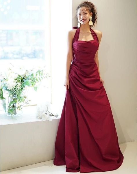 Prom Dresses Autumn Colours, Gown Ideas For Bridesmaid, Red Classy Prom Dresses, Christmas Prom Dress, 1950 Prom Dress, Prom Dresses For Big Chest, Kashish Core, Farewell Party Dress Ideas, Old Hollywood Prom Dress