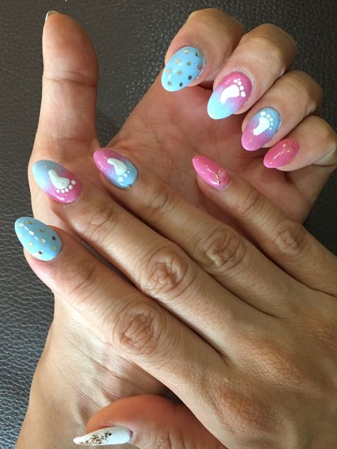 Baby announcement nails footprints blue pink gold nail art Baby Shower Nail Art Designs, Pregnancy Announcement Nails, Baby Shower Nails Ideas, Baby Nails Design Pregnancy, Baby Shower Nail Art, Maternity Nails, Baby Nail Art, Reveal Nails, Pink Gold Nails