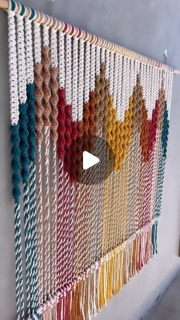 Mural Macrame, Macrame Tutorial Beginner, Wall Macrame Hanging, Diy Wall Hanging Yarn, Macrame Wall Hanging Ideas, Macrame Mural, Macrame Boho Decor, Modern Macrame Wall Hanging, Macrame Wall Hanging Tutorial