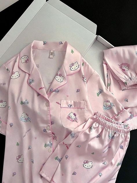 Cute House Clothes, Cute Pajamas For Women Aesthetic, Aesthetic Pj Outfits, Pijamas Hello Kitty, Cute Silk Pajamas, Sanrio Finds, Pajamas Y2k, Comfy Home Outfits, Cute Pijamas