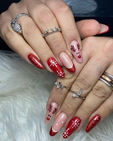 Christmas nails acrylic are the best for this season. Christmas nails 2021, Christmas nails winter, Christmas nails simple and Christmas nails short that are Christmas nails coffin. These Christmas nails simple classy are Christmas nails acrylic long, Christmas nails red and Christmas nails for short nails that are Christmas nails 2021 trends or Christmas nails green. Christmas nails and classy. Christmas nails design, Christmas nails acrylic, Christmas nails ideas, Christmas acrylic nails. Navidad Nails, Nail Info, Pizza Wallpaper, Classy Nail Art Ideas, Holiday Nails Winter, December Nails, Retro Nails, Red Christmas Nails, Festive Nail Art