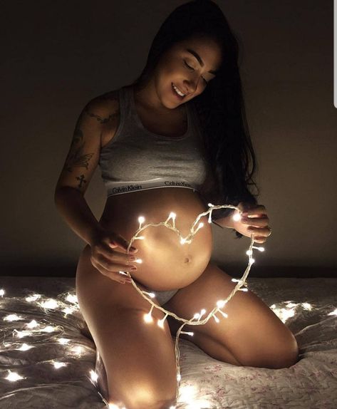 Pregnant Mom Pictures, Maternity Photo Shoot Ideas November, Gender Reveal Poses Picture Ideas, Maternity Photo Outfits Spring, Maternity Pictures Mom Only, Prenatal Photoshoot Ideas, Alternative Maternity Shoot, Pregnant Shooting Ideas, Pregnant Photography Ideas