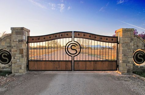 Gate Entrance to Schumi's USA Horse Ranch | RANCH GATES ... Farm Gates Entrance, Ranch Entrance Ideas, Entrance Gates Driveway, Wood Gates Driveway, Property Gates, Metal Driveway Gates, Driveway Entrance Landscaping, Farm Entrance, Ranch Gates