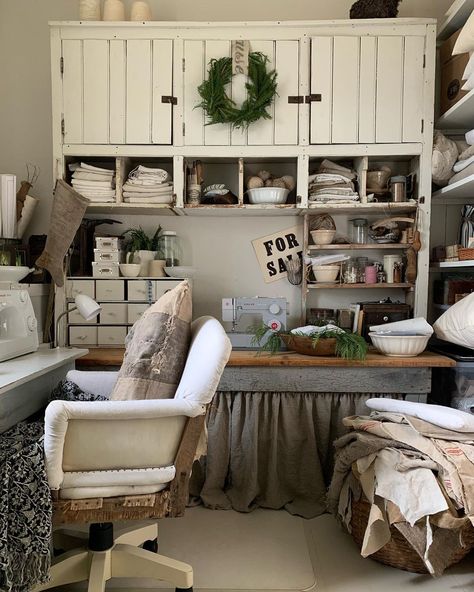 Melanie~Rustic Farmhouse Wares on Instagram: “Spent some time tidying up my studio. Love having this space. Guess I should have taken a before shot for shock value lol I just made the…” Rustic Craft Room, Rustic Crafts, Woman Cave, Computer Room, Office Crafts, Craft Rooms, Craft Room Office, Desk Space, Designer Drapes