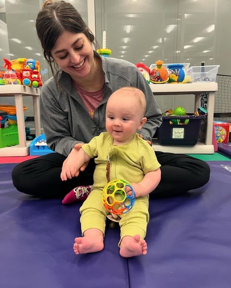 Look who’s having a blast in our Lexington location’s baby room! This little one is working with a pediatric occupational therapist (OT) to build the skills they need to thrive. Want to learn more about how OT can benefit your little one? Contact us today! Pediatric Psychology, Pediatric Occupational Therapy Aesthetic, Occupational Therapy Student, Occupational Therapy Room, Occupational Therapist Aesthetic, Therapist Aesthetic, Occupational Therapy Aesthetic, Occupational Therapy Assistant, Occupational Therapy Kids