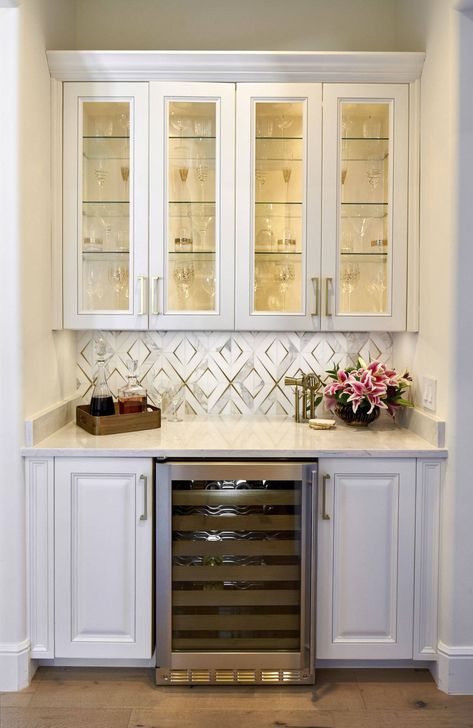 Stunning Kitchen and Whole House Remodel - from "Outdated" to "Gorgeous"! - Traditional - Home Bar - Austin - by Paper Moon Painting | Houzz Bar Decorations, Kitchen Bar Design, Bar In Casa, Home Bar Design, Butlers Pantry, Home Bar Designs, Butler Pantry, Transitional House, Butler's Pantry