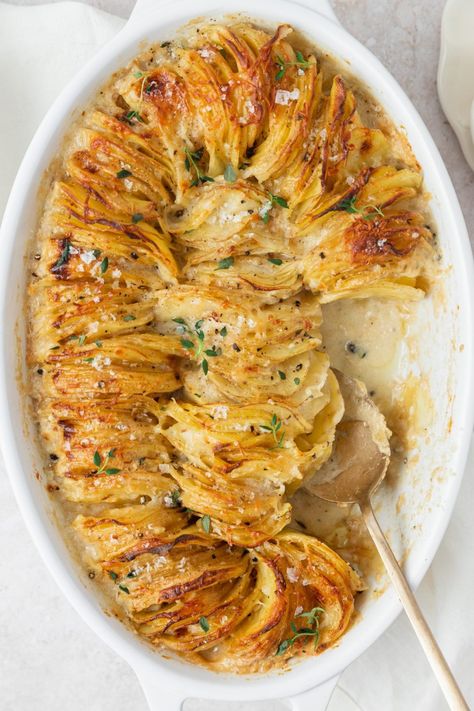 These creamy scalloped potatoes have a rich, cheesy sauce and nice crispy edges. They're the perfect side dish for any holiday meal or paired with a perfectly cooked sous vide steak! Thanksgiving Potatoes, Creamy Scalloped Potatoes, Scalloped Potatoes Recipe, Sous Vide Steak, Scalloped Potato Recipes, Potato Sides, Cheesy Sauce, Holiday Meal, Scalloped Potatoes