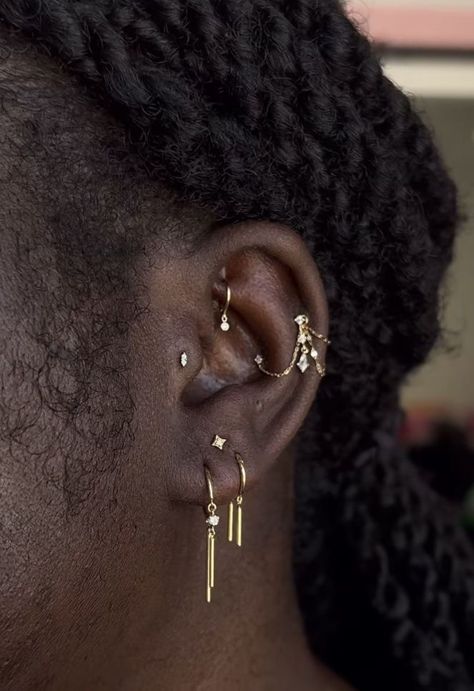 Minimalist Ear Piercings, Ear Curation, Piercing Inspo, Cool Ear Piercings, Pretty Ear Piercings, Cool Piercings, Cute Ear Piercings, Ear Style, Cute Piercings