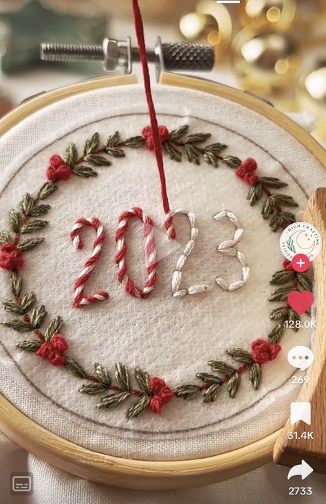 Whipped Backstitch, Crochet Christmas Garland, Embroidered Christmas Ornaments, Embroidery Ornaments, Christmas Crafts To Sell, Whip Stitch, Christmas Embroidery Patterns, Hand Embroidery Videos, Christmas Embroidery Designs