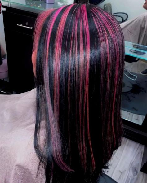 Long Hair Pink Highlights, Shunk Chunky Highlights, Ideas To Color Your Hair, Black Hair W Pink Highlights, Brown And Pink Highlights Hair, Chunky Highlights Long Hair, Purple Hair Chunky Highlights, Chunky Highlights Black Women, Chunky Color Highlights