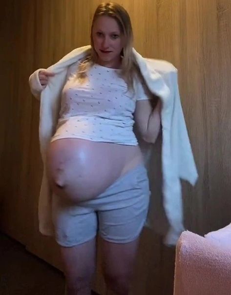 Pregnant Belly Huge, Big Pregnant Belly, Trying On Clothes, Big Pregnant, Belly Pics, Belly Bump, Pregnancy Bump, Stages Of Pregnancy, Pregnancy Belly