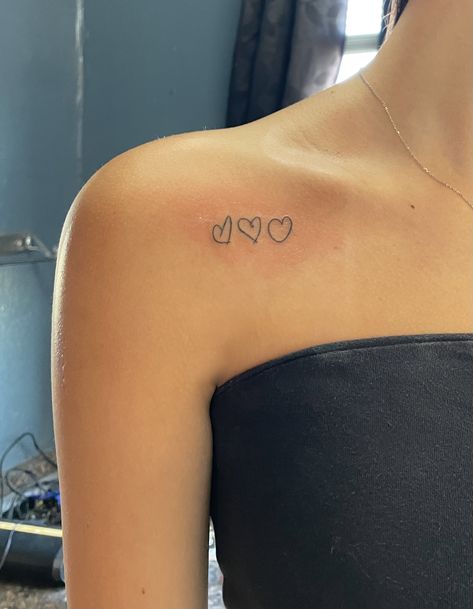 Basic Tattoos, Small Girly Tattoos, Small Pretty Tattoos, Petite Tattoos, Small Hand Tattoos, Cute Tattoos For Women, Classy Tattoos, Discreet Tattoos, Dainty Tattoos