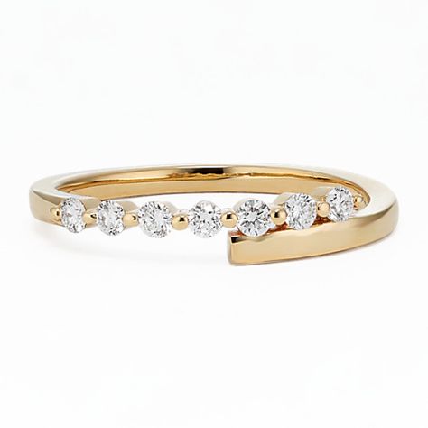 A perfect daily accessory  this stylish 14-karat yellow gold wrap ring features natural diamonds for beautiful sparkle. Fun Diamond Rings, Everyday Gold Ring, Wrap Diamond Ring, Graduated Diamond Ring, Designer Jewelry High End, Diamond Ring Designs, Minimal Rings, Basic Ring, Diamond Wrap Ring