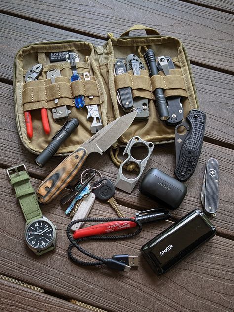 Edc Tools Gadgets, Everyday Carry Essentials Men, Forest Survival, Mochila Edc, Cool Tactical Gear, Everyday Carry Essentials, Hello Good Morning, Everyday Carry Tools, Multitool Edc