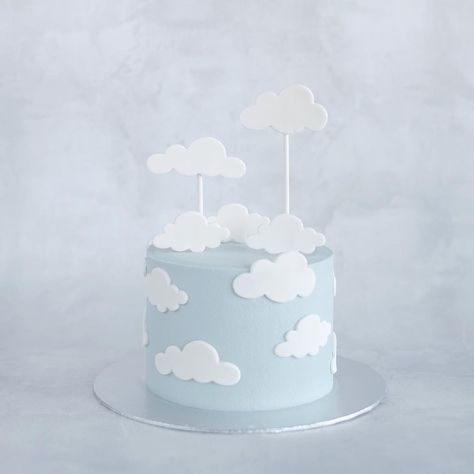 Clouds Themed Party, Cloud One Birthday, Cloud Design Cake, Cloudbabies Birthday Party Theme, Cloud Nine Decorations, Clouds Theme Cake, Cloud Shaped Cake, Cloud Nine Cake Ideas, Sky Cake Cloud