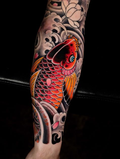 Tattoodo Pez Koi Tattoo, Japanese Fish Tattoo, Tato Irezumi, Coy Fish Tattoos, Japanese Koi Fish Tattoo, Koi Tattoo Sleeve, Tattoo Japanese Style, Koi Tattoo Design, Heart Tattoos