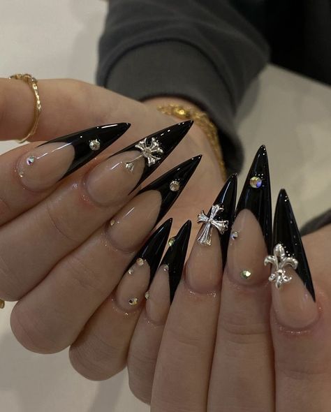 Acrylic Nails Stiletto, Stilleto Nails Designs, Cross Nails, Pointy Nails, Punk Nails, Gothic Nails, Goth Nails, Grunge Nails, Black Nail