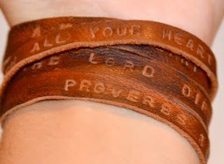 Leather Bracelet Diy, Diy Leather Bracelet, Diy Leather Projects, Leather Jewellery, Upcycled Leather, Leather Stamps, Bracelet Diy, Camping Crafts, Leather Bracelets