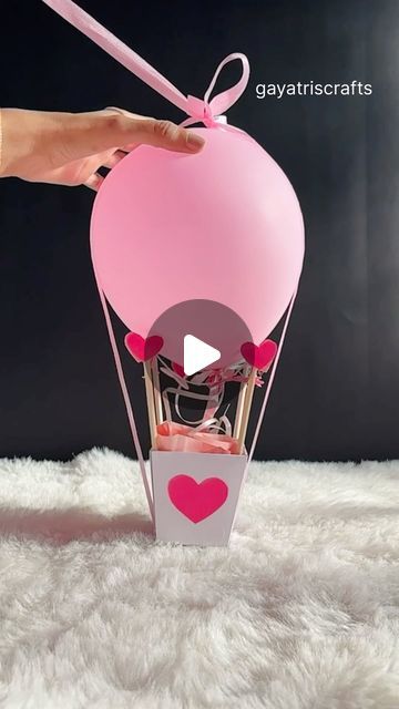 Sweet 16 Craft Ideas, Balloon Presents Diy, Gift For Girls Birthday, Gift Balloon Ideas, Surprise Balloon Box Ideas, Ballon Gifts Ideas, Balloon Crafts Diy, Balloon Bouquet Ideas Birthday, Balloon In A Balloon