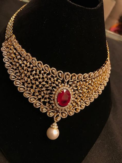 latest trendy gold necklace with earrings designs - Fashion Beauty Mehndi Jewellery Blouse Design Lehenga Necklace, Karan Soni, Choker Necklace Designs, Indian Bridal Jewelry Sets, Diamond Necklace Designs, Wedding Jewellery Collection, Bridal Fashion Jewelry, Indian Jewelry Sets, Gold Fashion Necklace