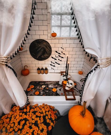 Fall Apartment Decor, Halloween Bathroom Decor, Halloween Bathroom, Winter Retreat, Halloween Bedroom, What Is Halloween, Halloween Room Decor, Home Decor Aesthetic, Chic Halloween