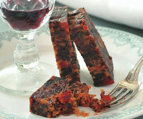 super-moist rich fruit cake Moist Fruit Cake, Moist Fruit Cake Recipe, Rich Fruit Cake, Boiled Fruit Cake, Fruit Cake Recipe Christmas, Kek Lapis, Cake Light, Family Desserts, Fruit Cake Christmas