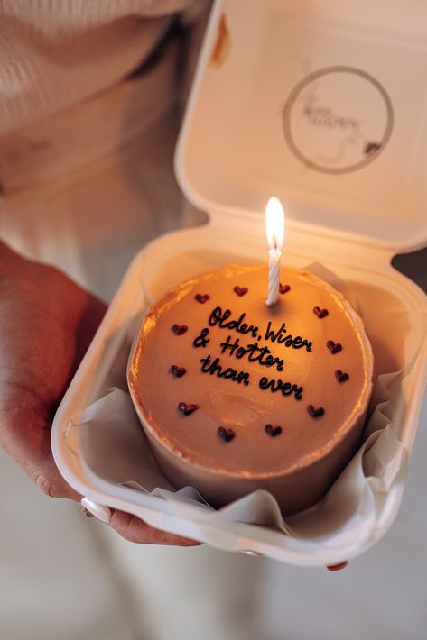 Husband Birthday Aesthetic, Funny 28th Birthday Cake, 27 Birthday Cake Men, Cake Ideas For Best Friend Birthday, Aesthetic Birthday Cake For Boyfriend, 30th Birthday Ideas For Men Husband, Small Cake For Boyfriend Birthday, 31st Birthday Cake For Him, Boyfriends 30th Birthday Ideas