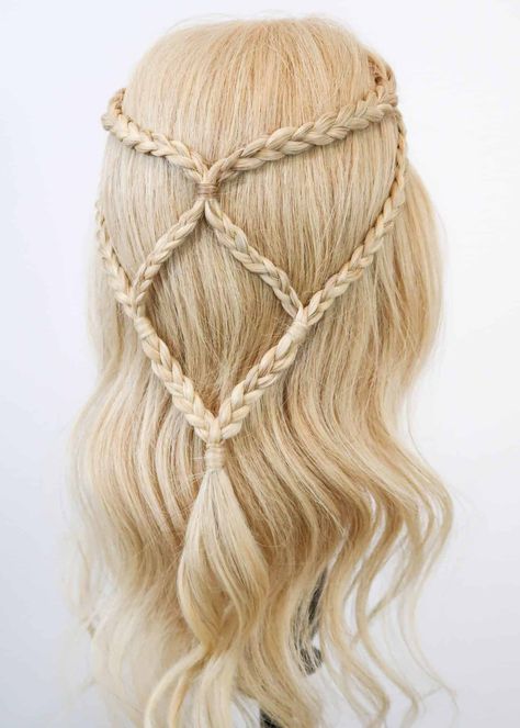 Braided Viking Hairstyle For Beginners - 3 Strand Braid - Half Up Half Down Hairstyle - Everyday Hair inspiration Viking Braids On Short Hair, Dothraki Braids, Medieval Fantasy Hairstyles, Witch Hairstyles Halloween With Hat, Easy Viking Hair Women, Medival Hairstyle Long Hair, Ren Faire Hair Short, Medival Hairstyle Easy, Easy Viking Hair Short