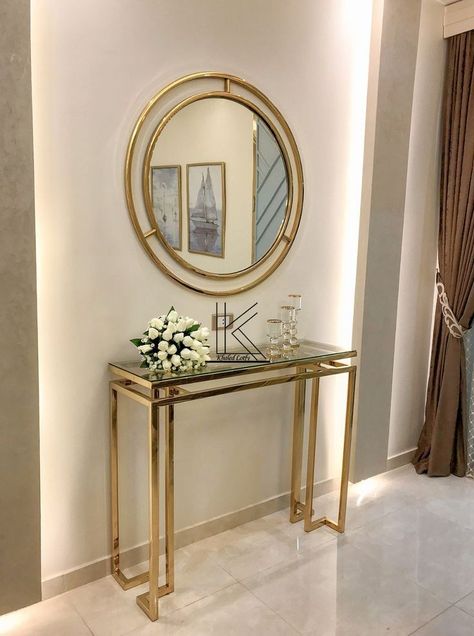 Console Table Styling, Console Table Decorating, Unique Sofas, Mirrored Console Table, Table Decor Living Room, Home Decoration Ideas, Home Decor Modern, Hall Decor, Living Room Design Decor