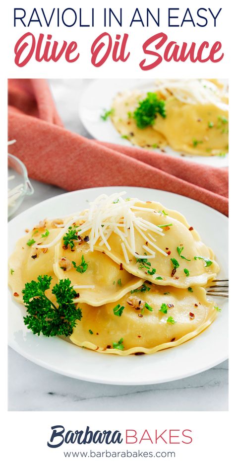 Make a fast 20-minute dinner of ravioli with garlic olive oil sauce, red pepper flakes and fresh or frozen pasta. Easy Ravioli Sauce, Sauce For Ravioli, Olive Oil Pasta Sauce, Fried Neckbones, Ravioli Sauce Recipe, Easy Ravioli, Quick Pasta Sauce, Olive Oil Sauce, Ravioli Sauce