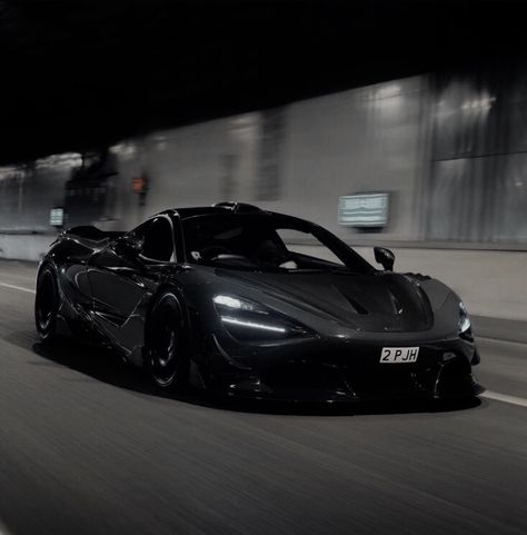 Black Sports Car Aesthetic, Black Ferrari Aesthetic, Mafia Cars, Black Mclaren, Black Sports Car, Maclaren Cars, Black Lamborghini, Black Ferrari, Mclaren 720s