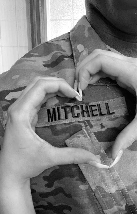 Military Love Aesthetic, Army Husband And Wife Photoshoot, Military Relationships Aesthetic, Military Romance Aesthetic, Army Boyfriend Aesthetic, Military Husband Aesthetic, Military Girlfriend Aesthetic, Military Couple Aesthetic, Military Couple Photoshoot