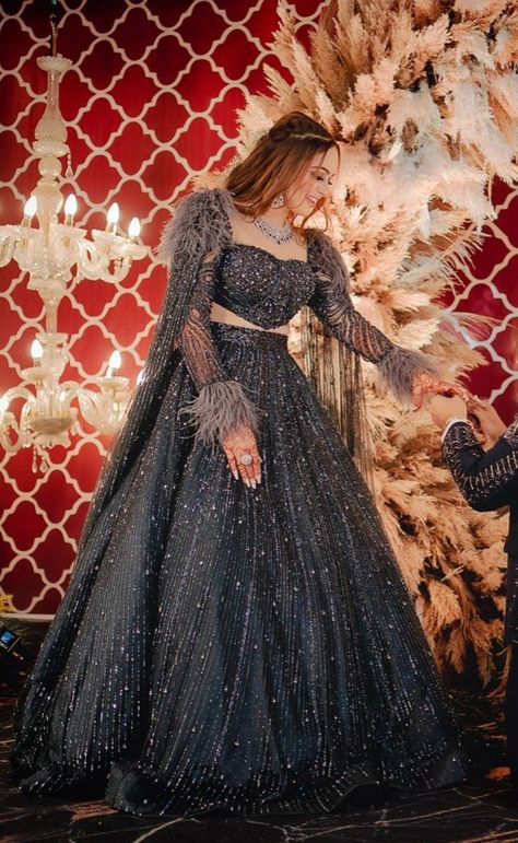 Gowns For Sangeet Bride, Engagement Dress Western, Reception Lehnga Dress For Bride, Engagement Bride Dress Indian, Sangeet Gown For Bride, Bridal Gown For Sangeet Function, Black Sangeet Outfit For Women, Bride Reception Outfit Indian, Bride Sangeet Look