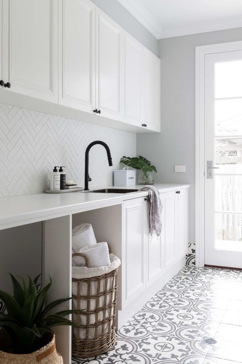 Elegant Laundry Room, Laundry Room Tile, Laundry Room Flooring, Dream Laundry Room, White Laundry, Mudroom Laundry Room, Laundry Room Layouts, Laundry Room Renovation, Laundry Design