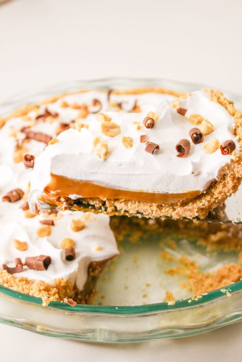 Easy Slow Cooker Caramel Pie - Manila Spoon Caramel Pie Condensed Milk, Caramel Filling Recipe, Slow Cooker Caramel, Caramel Pie Recipe, Evaporated Milk Recipes, Homemade Graham Cracker, Caramel Pie, Pie Pastry, Homemade Graham Cracker Crust