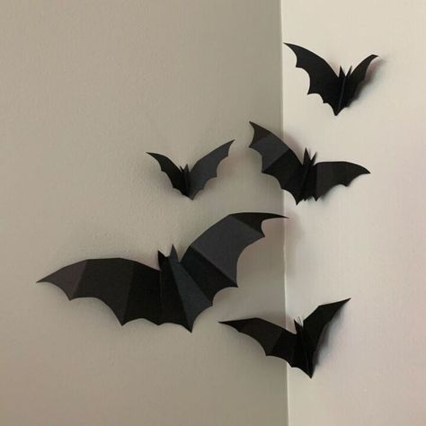 Layered Decor, October Decor, Halloween Home Decor Ideas, Bat Template, October Decorations, Topiary Diy, Cheap Halloween Decorations, Themed Home Decor, Penny Pinching